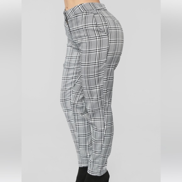 2 piece grey plaid pant suit with built-in belt - Picture 5 of 6